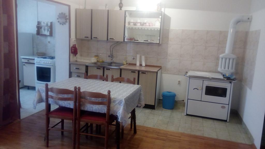 Guesthouse Filepi セニ エクステリア 写真